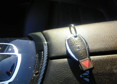 2017 Mercedes-Benz C 300 4Matic z USA, uszkodzony, nr VIN WDDWJ4KB2HF441236